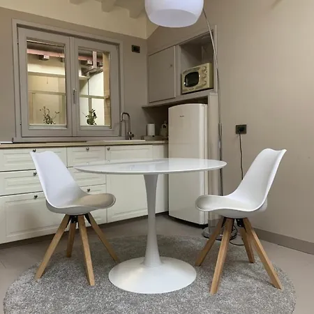 House Cavour 24 In The Heart Of Downtown Parma