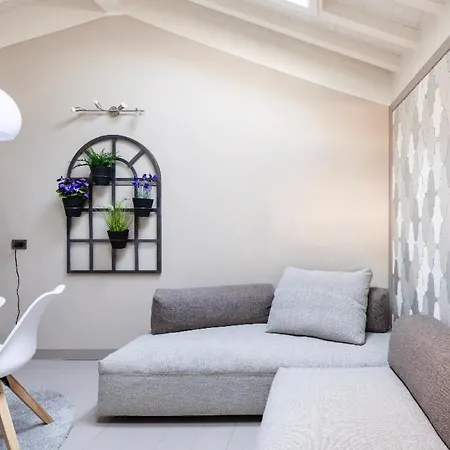 Daire House Cavour 24 In The Heart Of Downtown Parma