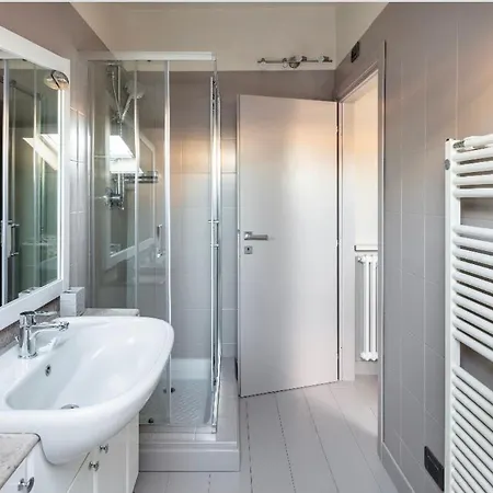 House Cavour 24 In The Heart Of Downtown Parma *