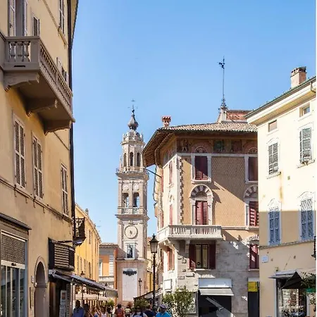 House Cavour 24 In The Heart Of Downtown Parma