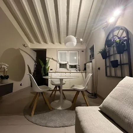 House Cavour 24 In The Heart Of Downtown Parma *